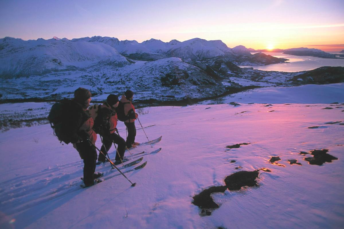 Was gibt es Schöneres als eine Firnfahrt im Sonnenuntergang hinab zum Meer mit den besten Freunden