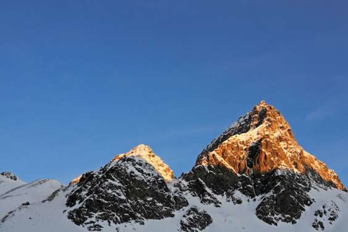 Der höchste Gipfel Vorarlbergs stellt im Frühjahr ein beliebtes Skihochtourenziel dar