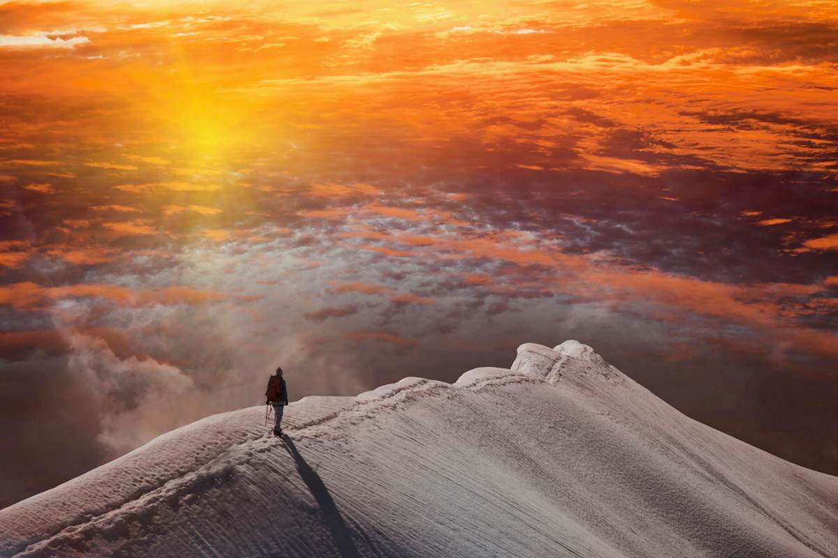 Noch epischer geht wohl kaum: Skialpinist am Gipfelgrat des Piz Palü