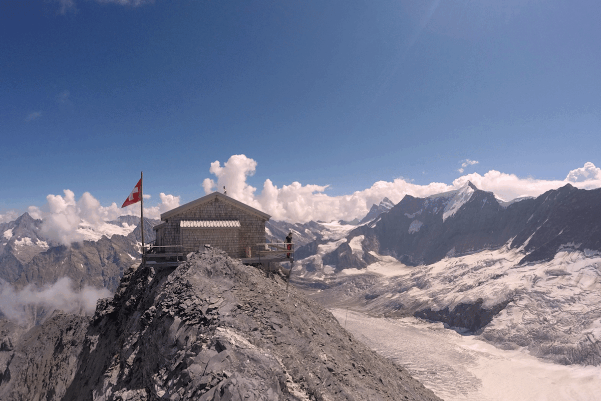 Blick von der Mittellegihütte über den Eismeergletscher an der Südseite des Eiger