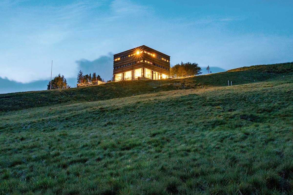 Die Capanna Monte Bar in der Abenddämmerung.