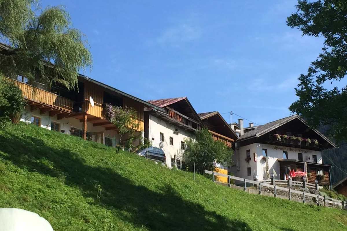 In der schmucken Gemeinde Namlos gibt's Einkehrmöglichkeiten.