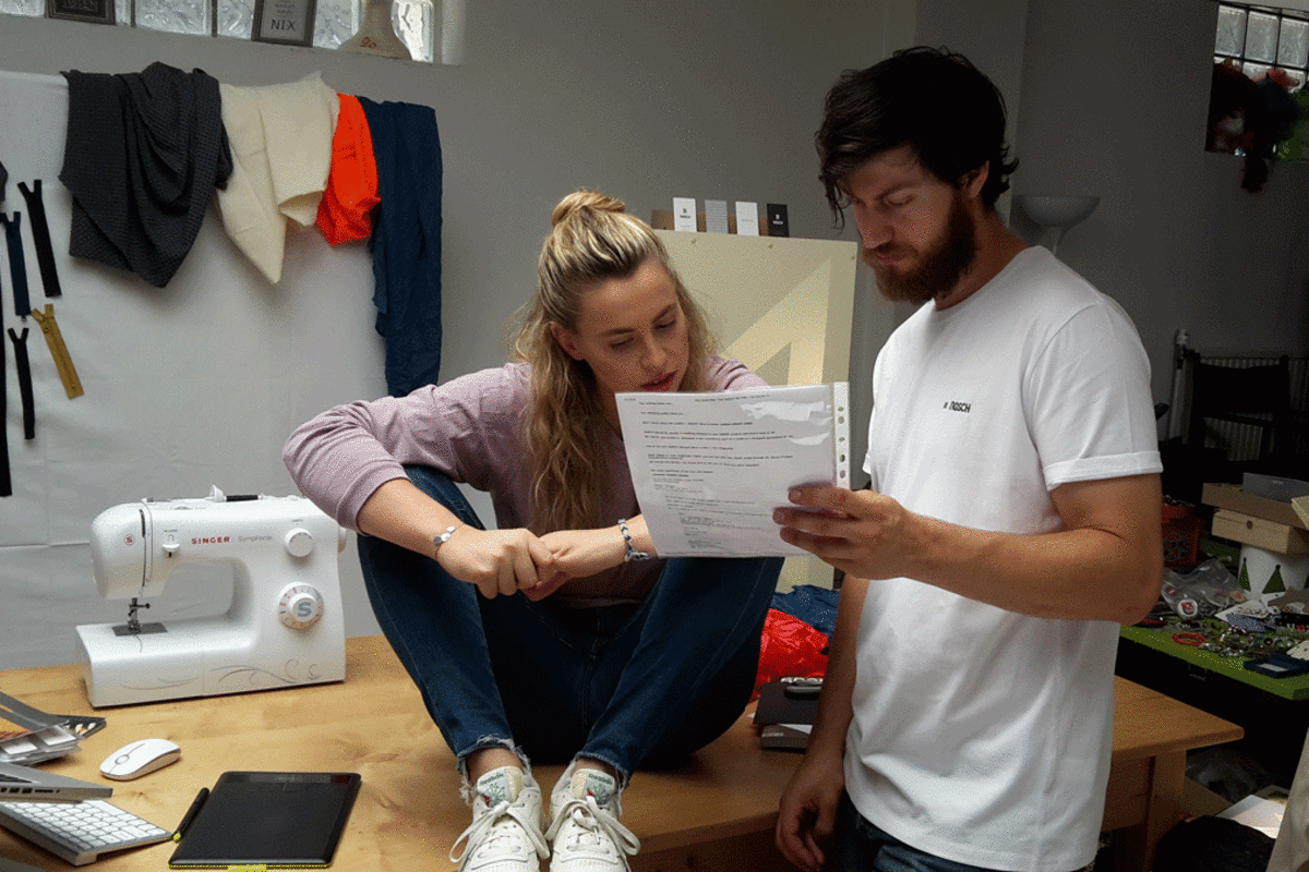 Die Gründerin Nadine Schratzberger bei der Arbeit