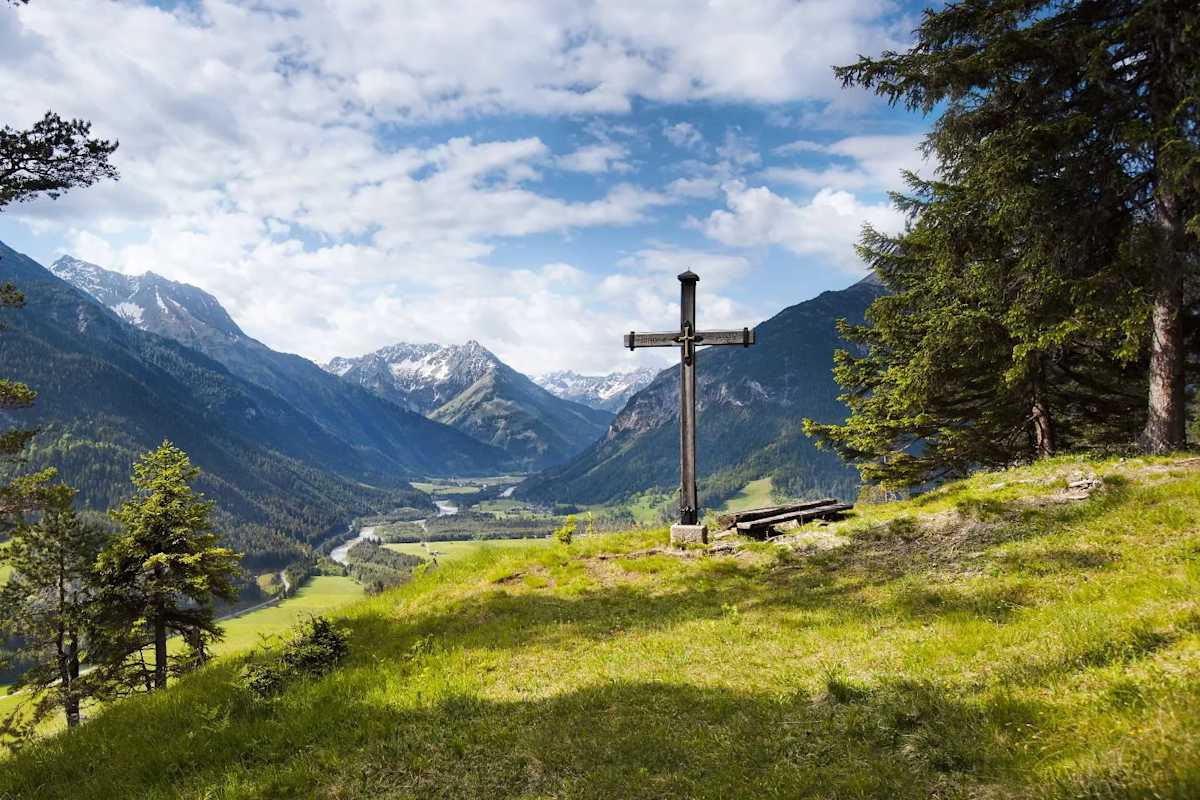 Am Baichlstein steht sogar ein kleines Gipfelkreuz.