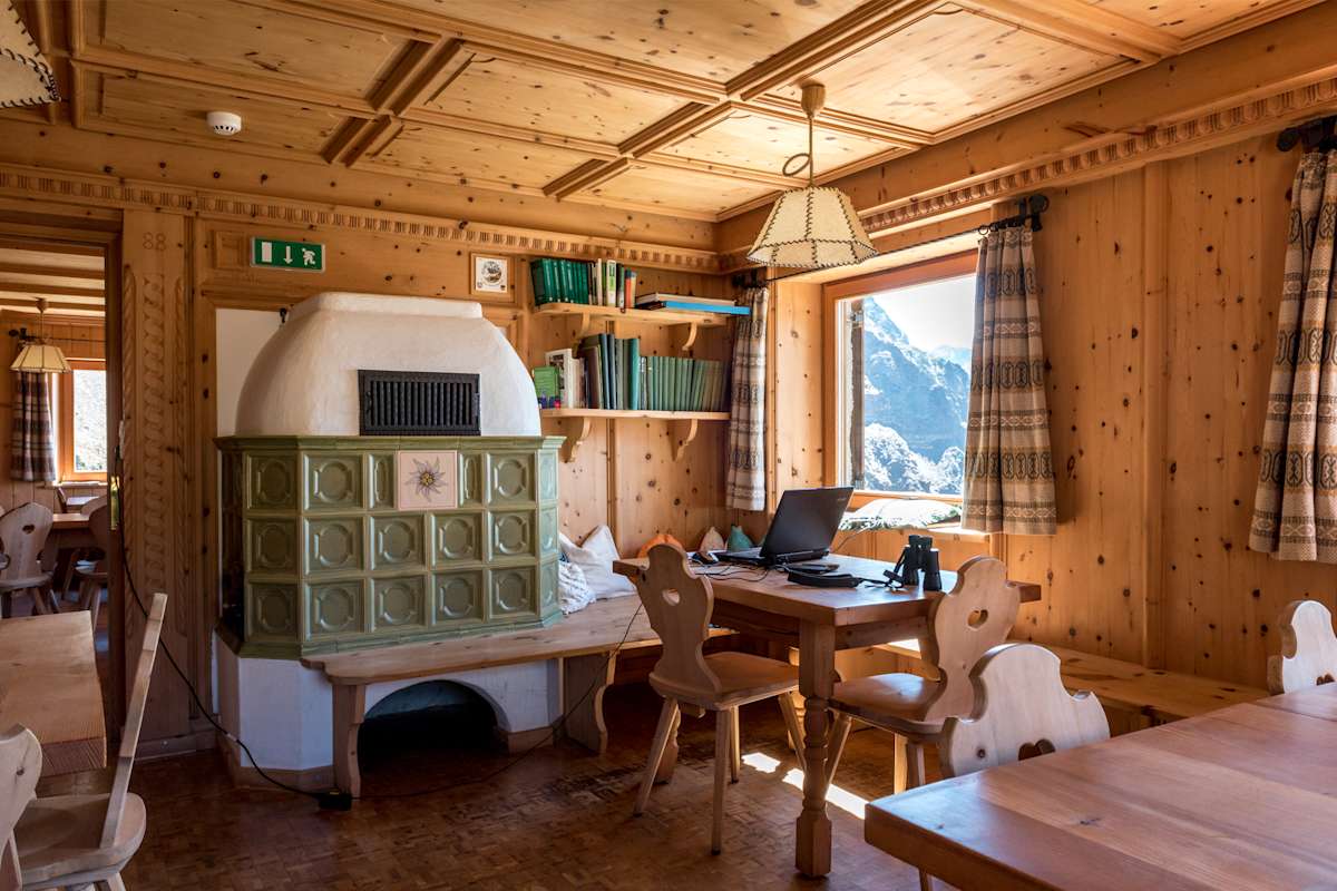 Die Stube der Oberetteshütte.