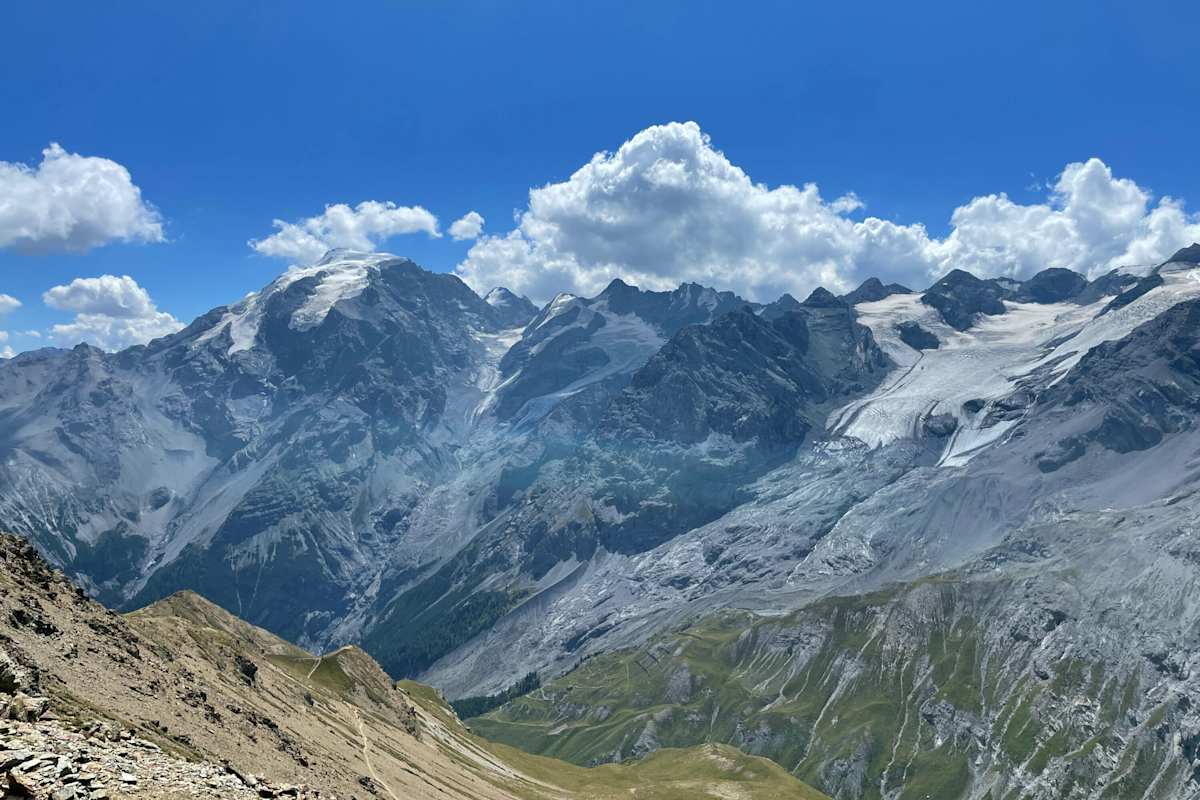 Egal ob mit dem Bike oder zu Fuß – begleitet wird man meist mit dem Blick auf den Ortler