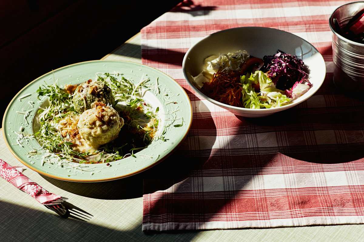 Tiroler Knödel - die besondere Spezialität der Franz-Senn-Hütte