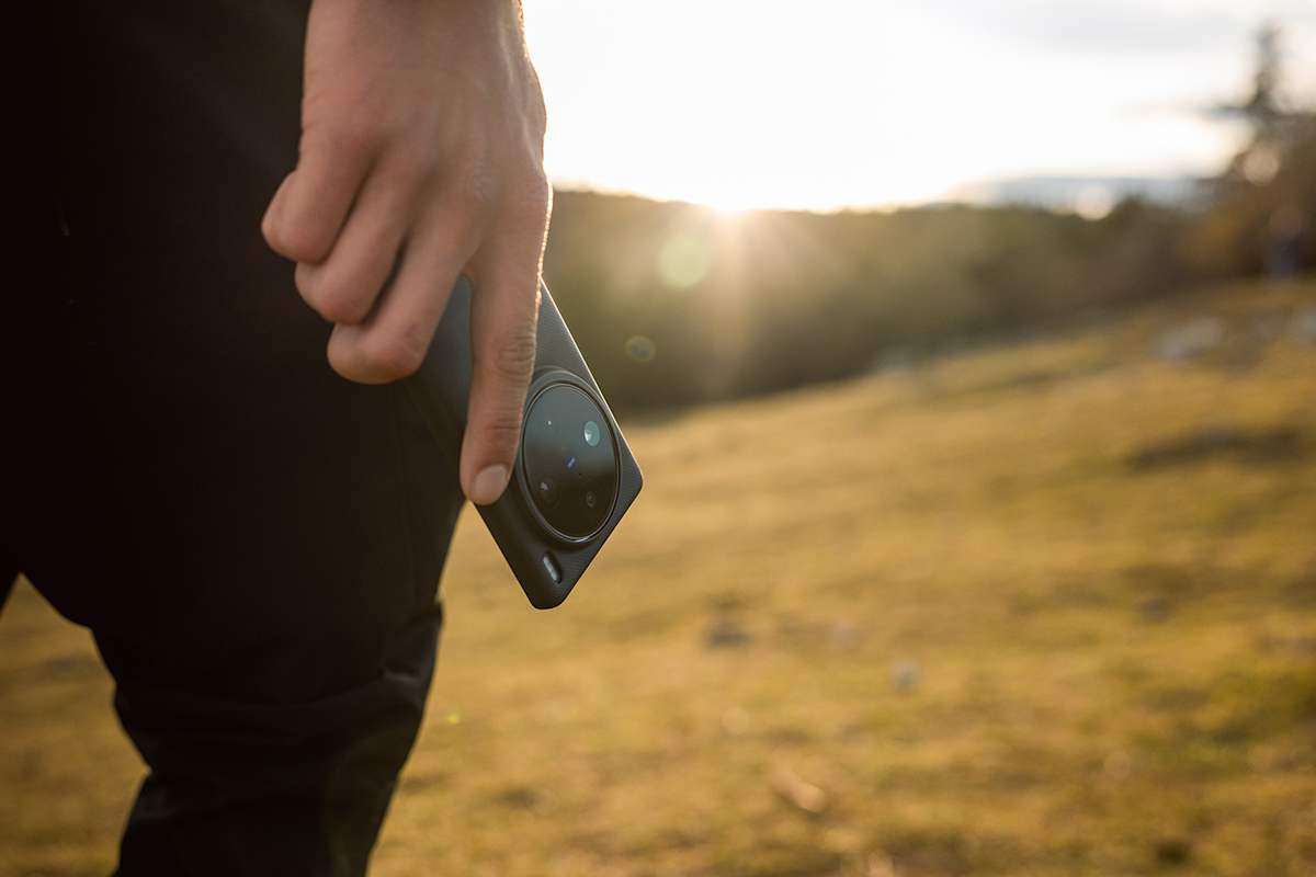 Das leistungsstarke vivo X100 Pro besitzt gleich drei 50-Megapixel-Kameras.