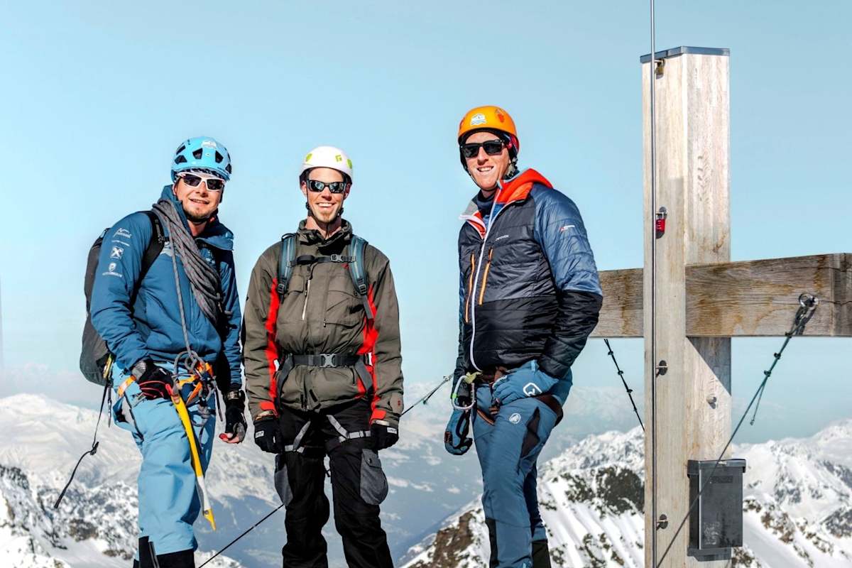 Die Gruppe am Gipfel des Piz Buins