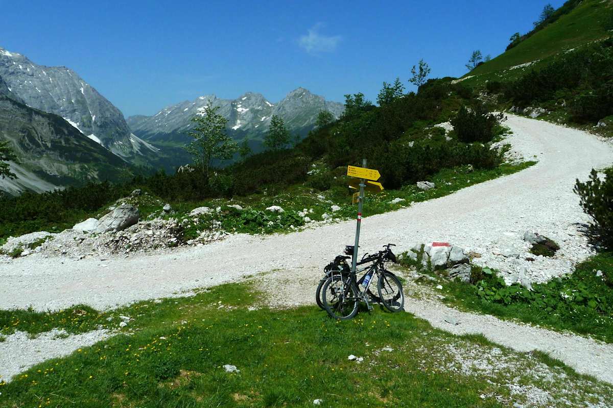 Der Anstieg zum Plumsjoch ist noch einmal recht mühsam.