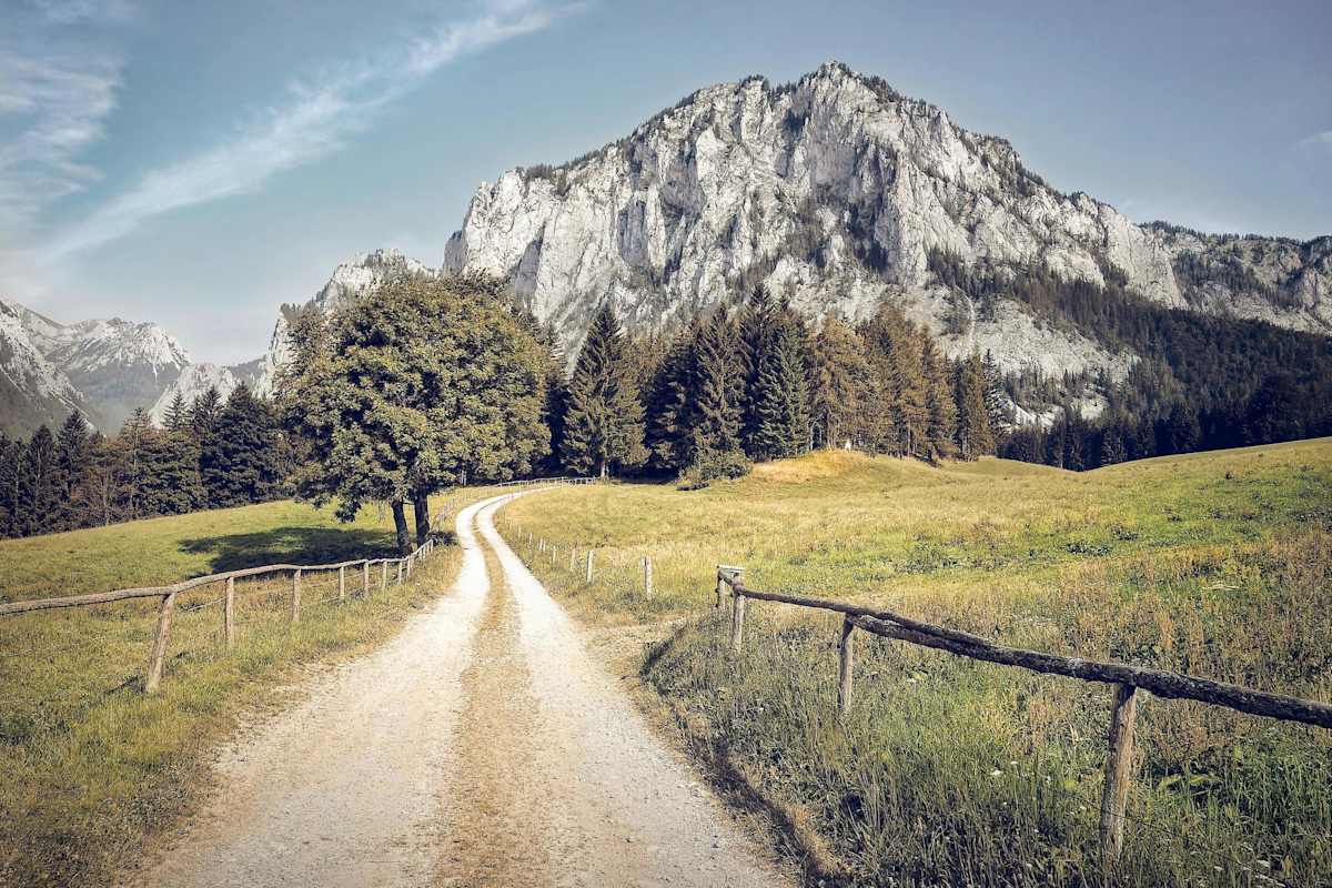 Behalte das Ziel im Blick – am besten mit Karte oder GPS-Koordinaten.