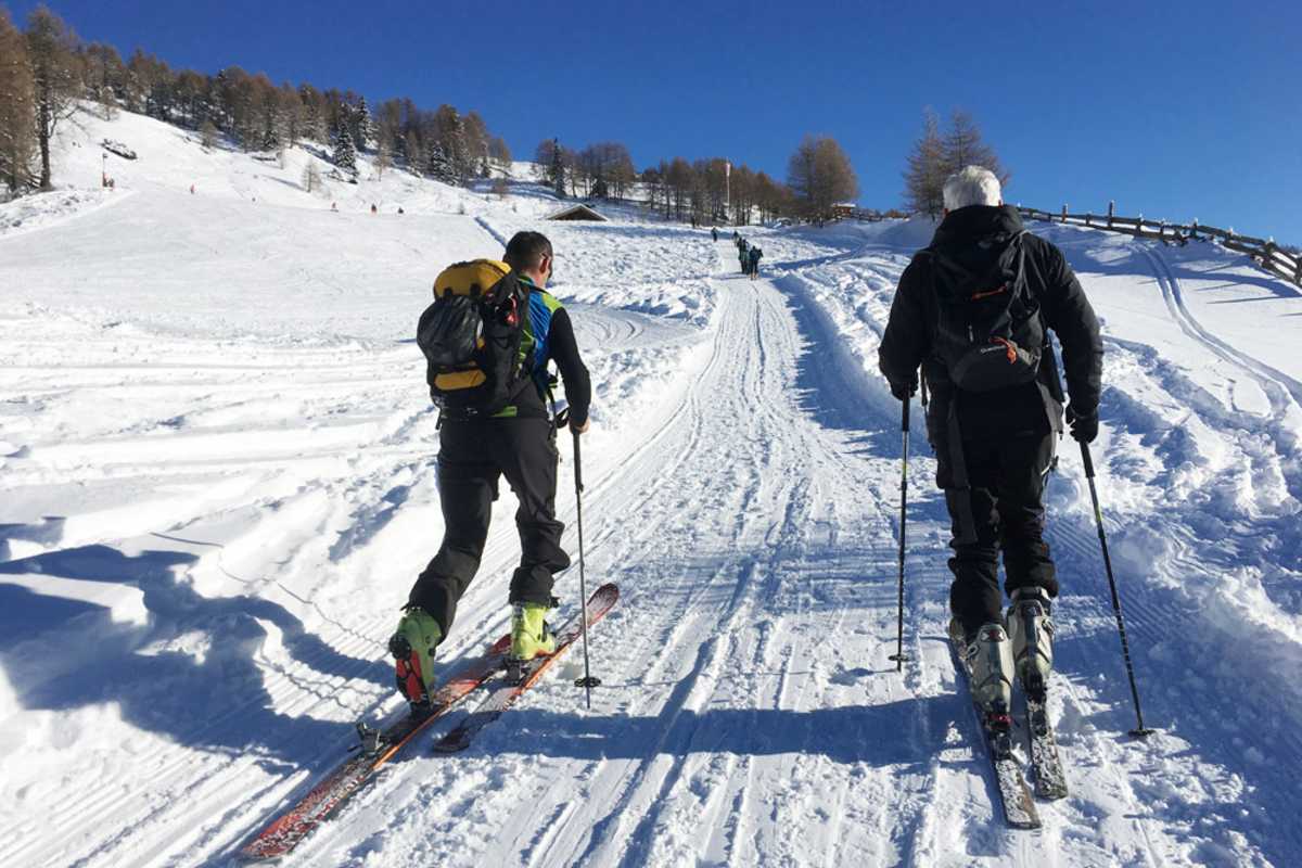 Im Skigebiet Reinswald wurde für Skitourengeher eine eigene Aufstiegsspur angelegt.