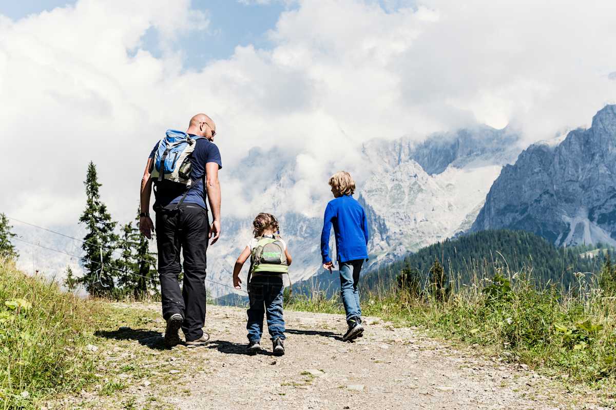 Die drei Wanderer beim Aufstieg.