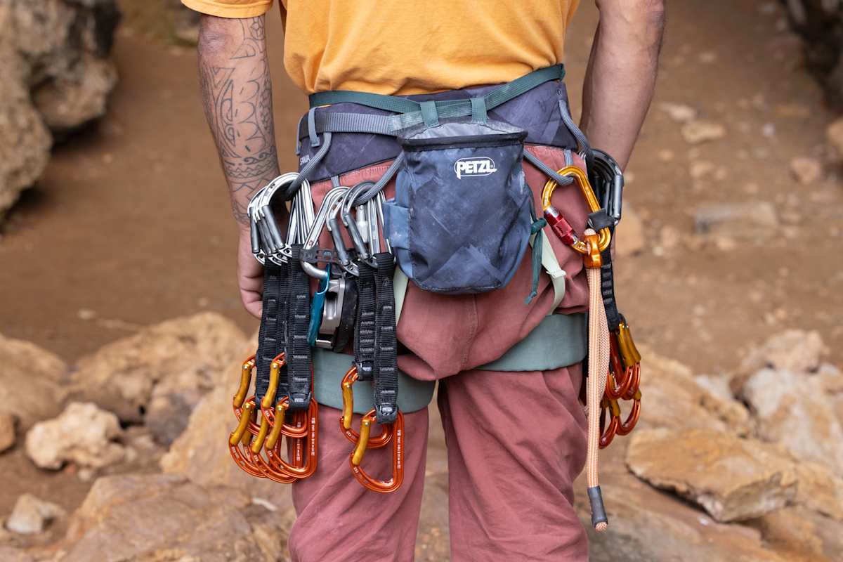 Am Fels braucht man Expressen, um sich in der Route zu sichern