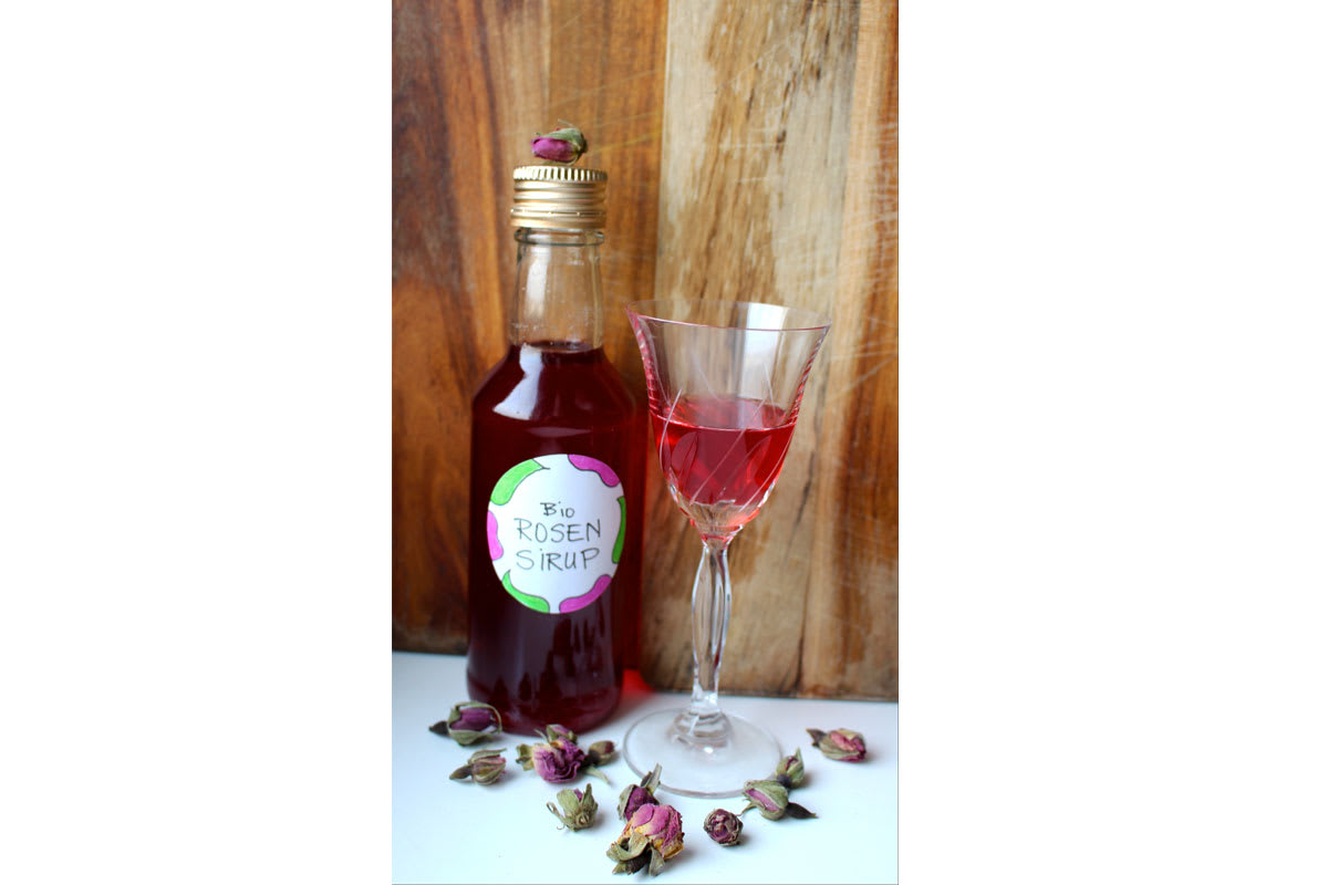 Selbstgemachter Rosensirup