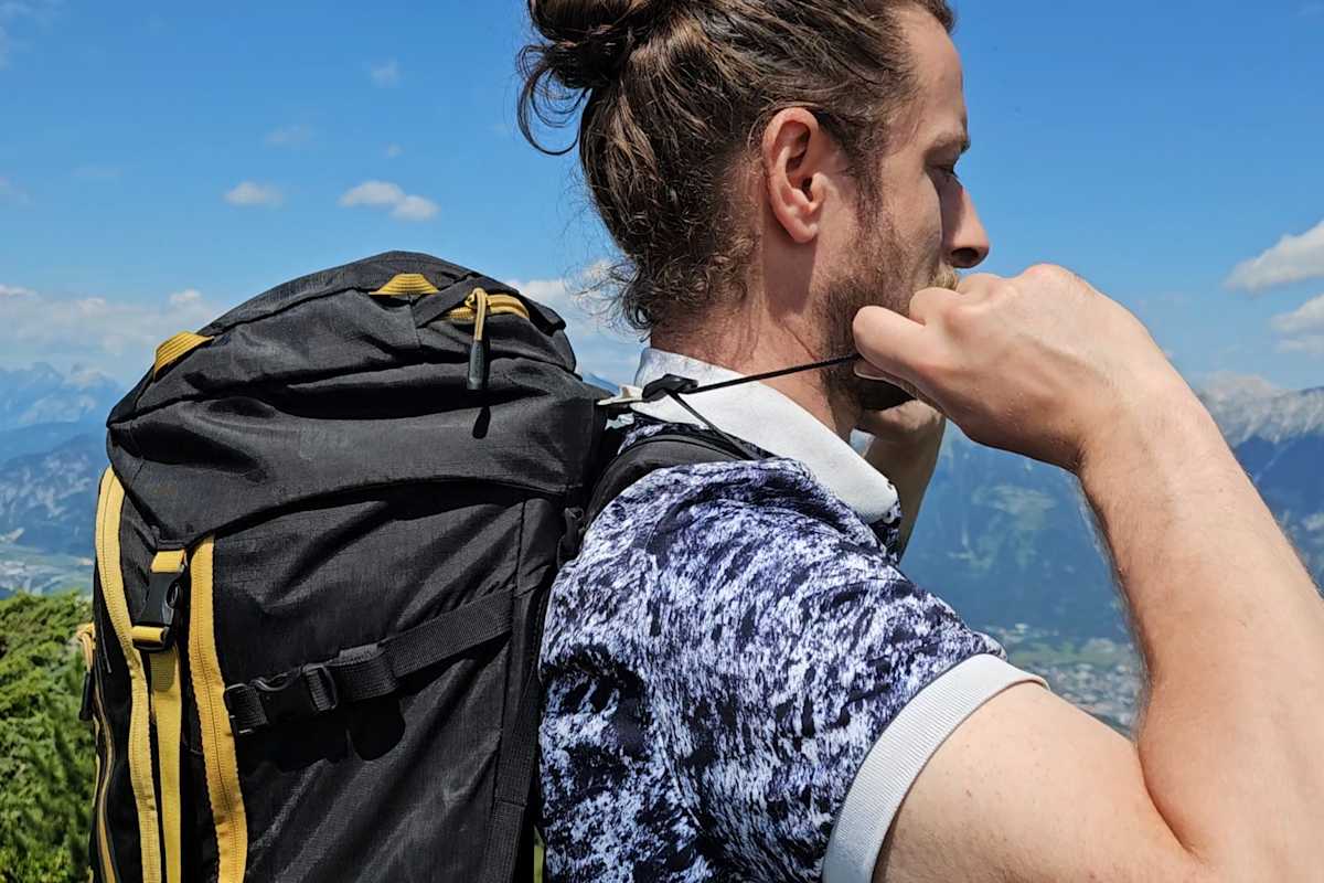 Wanderrucksack einstellen, Lastkontrollriemen