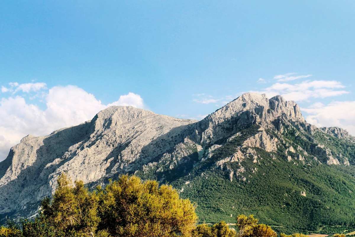 Ausblick auf das eindrucksvolle Supramonte-Gebirge