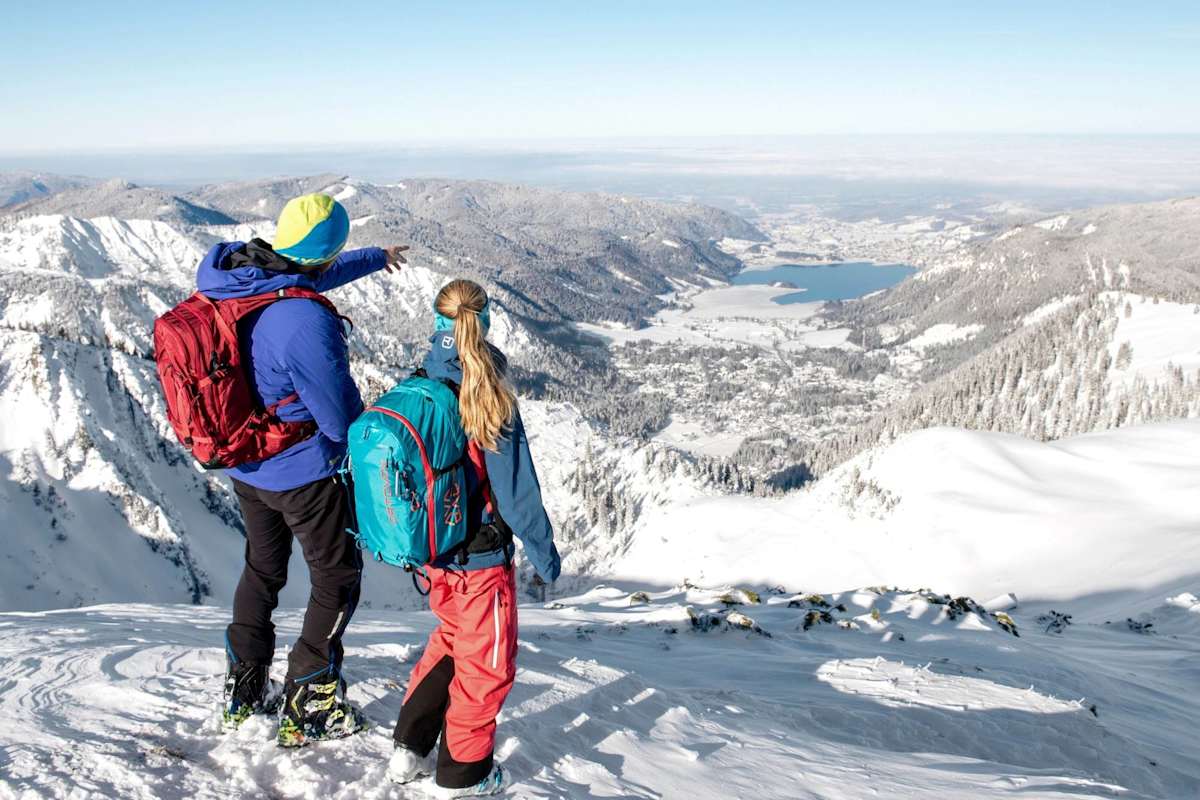 Markus und Corinna genießen die Aussicht auf den Schliersee