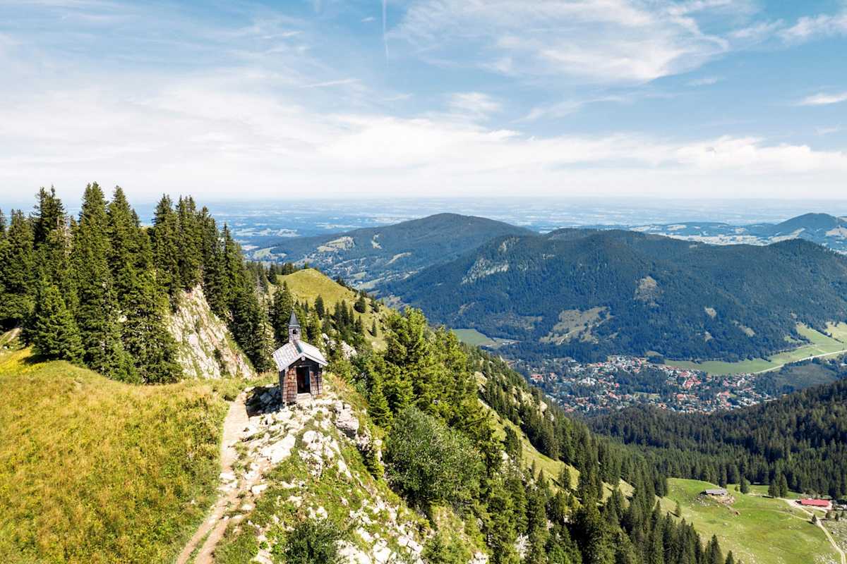 Eine Kapelle am Berg.