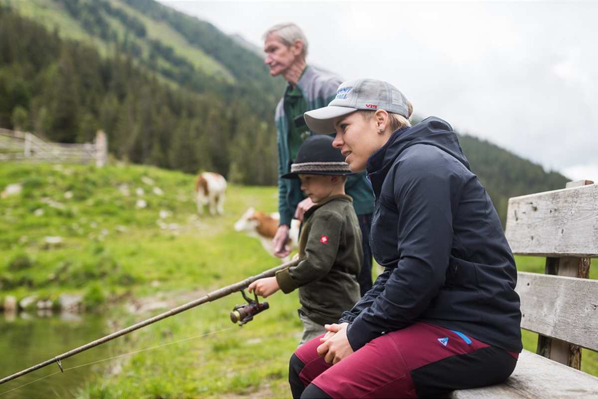 Nicole Schmidhofer beim Fischen