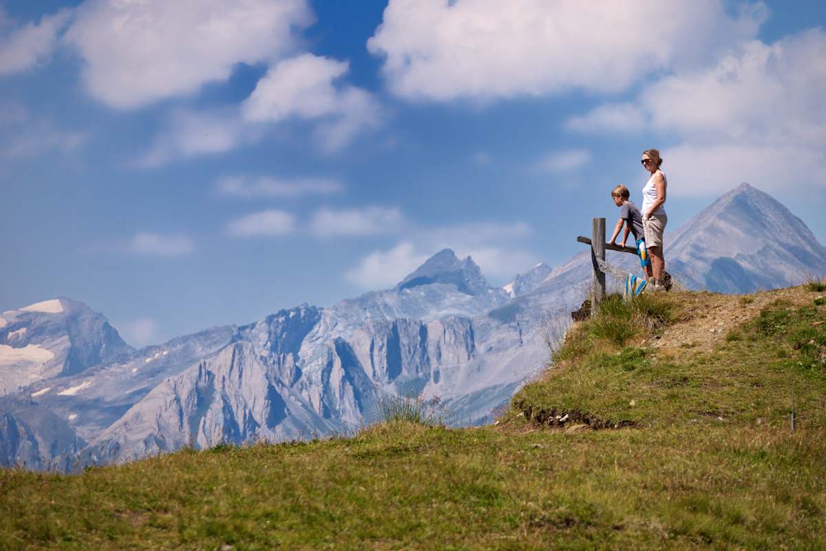 Kind mit Mutter vor Großvenediger, Zupalseehütte