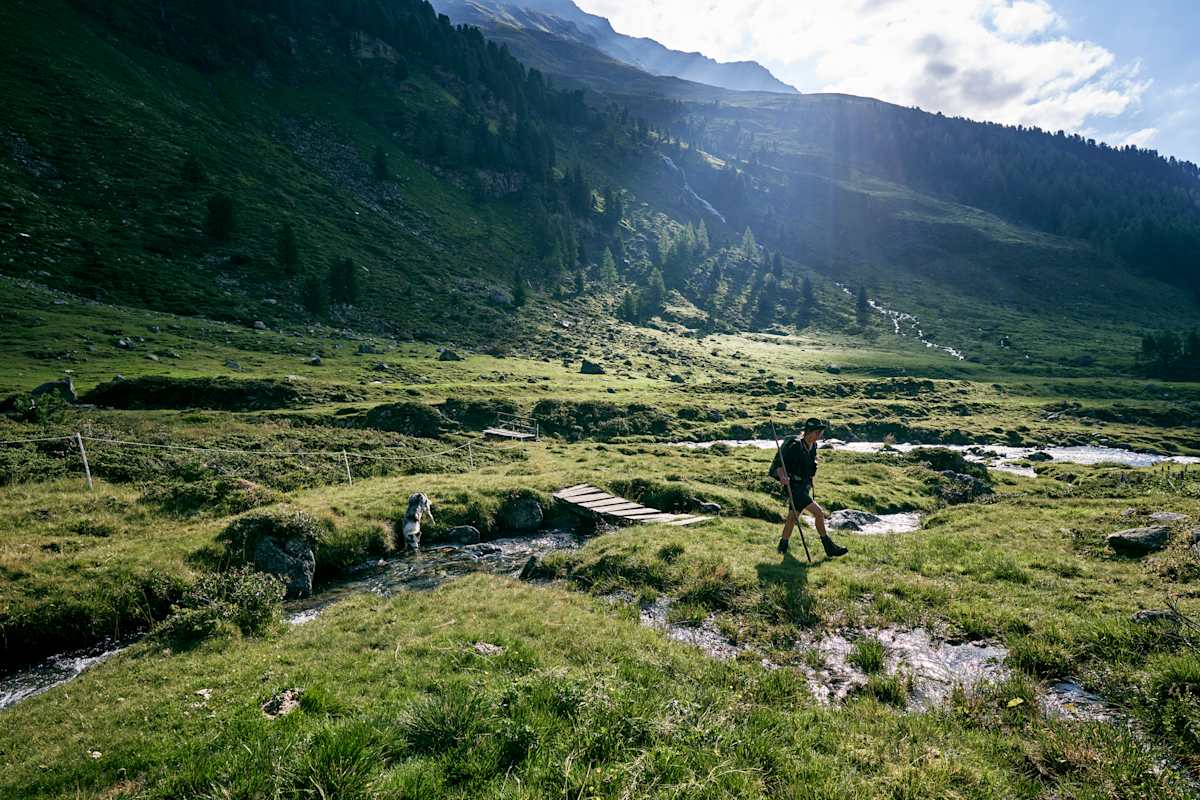 Wasserquellen wie Flüsse, Seen oder Brunnen müssen miteingeplant werden