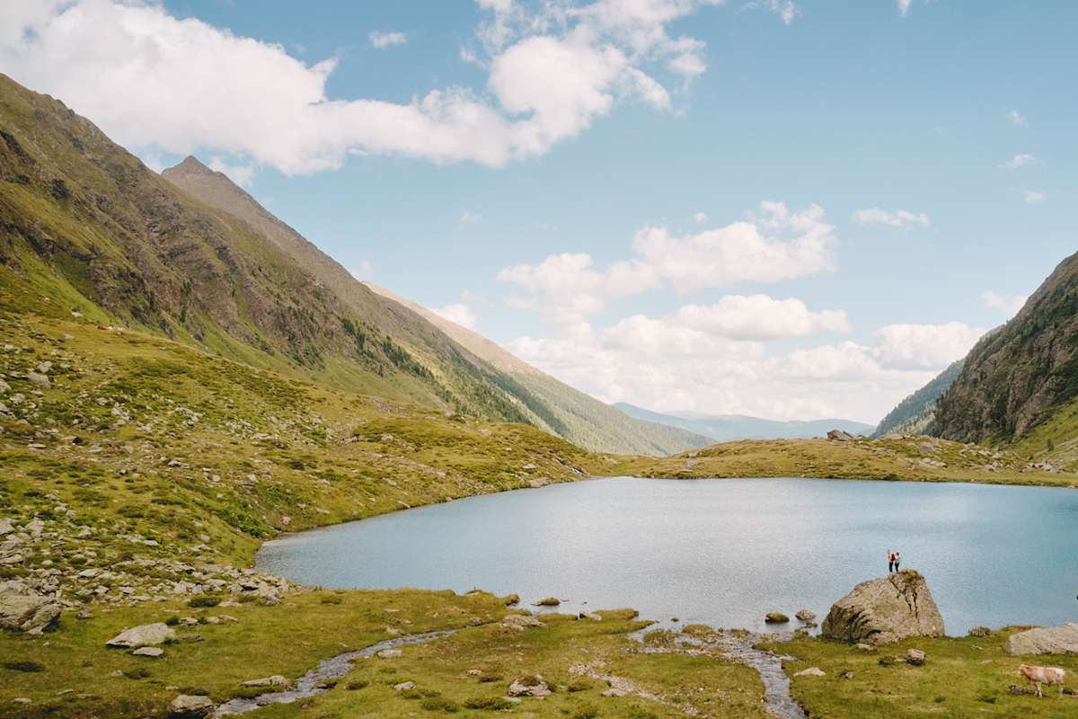 Der Rantensee im steirischen Murau verwandelt sich an warmen Sommertagen zu einem sehr erfrischenden Naturpool mit Bergkulisse.