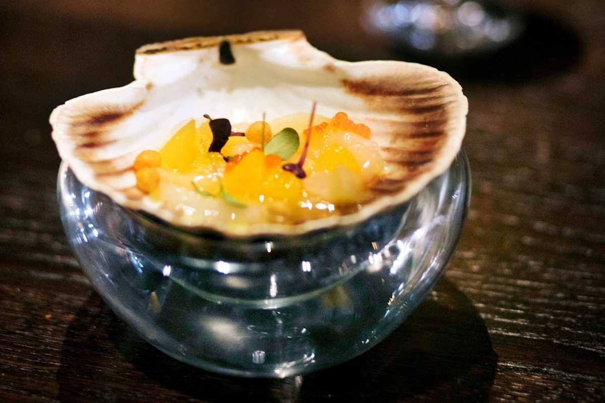 Jakobsmuscheln mit Kaviar.