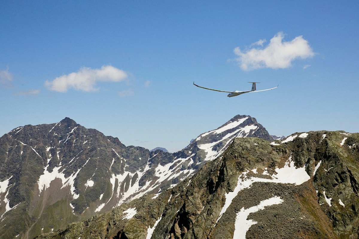 Durchgehend von Postkartenmotiven umgeben