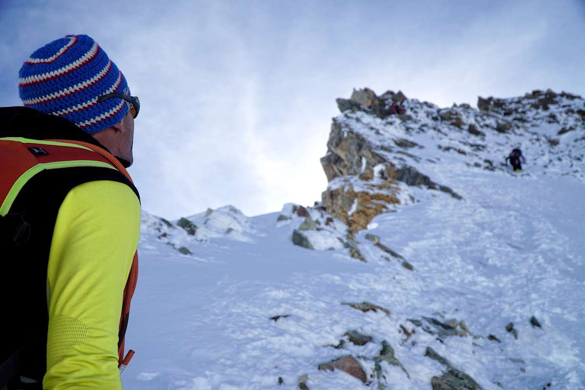 Wie Sichern? Die Kunst besteht darin, sich entsprechend dem Gelände und den Verhältnissen für die jeweils beste Sicherungstechnik zu entscheiden.