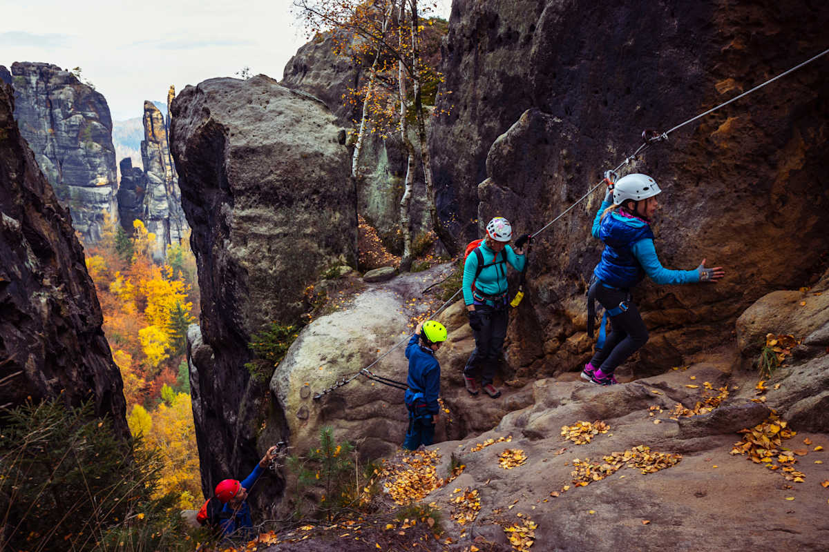 Kinder, Familie am Klettersteig