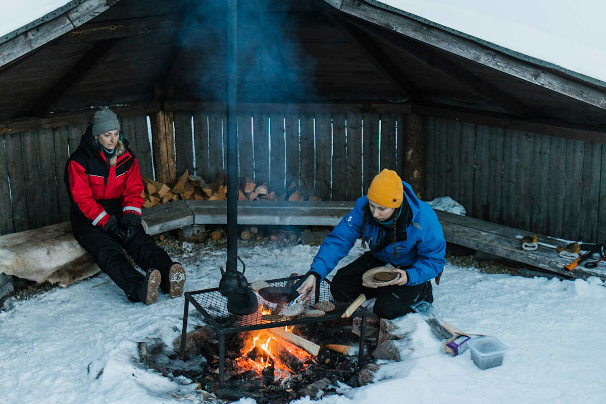 Lagerfeuer Skidoo Lappland