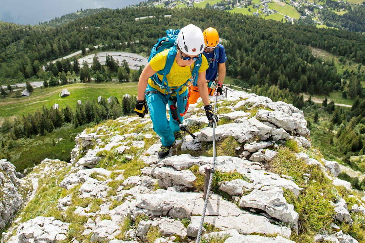 Die Kletterer gönnen sich eine kurze Pause.
