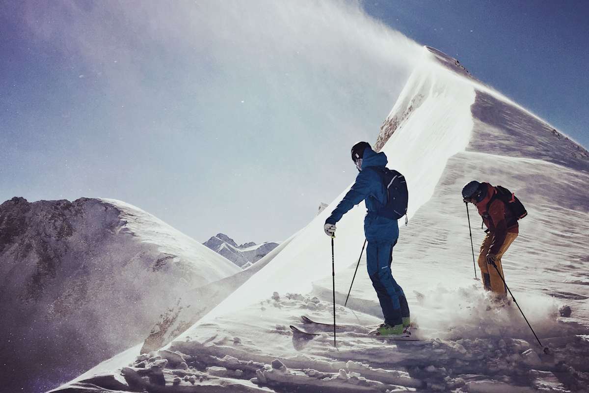 Skitourengeher in den Allgäuer Alpen in Bayern