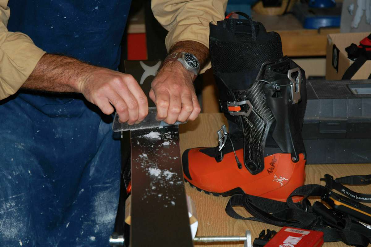 Wachsschicht mit einer Plexiklinge abziehen