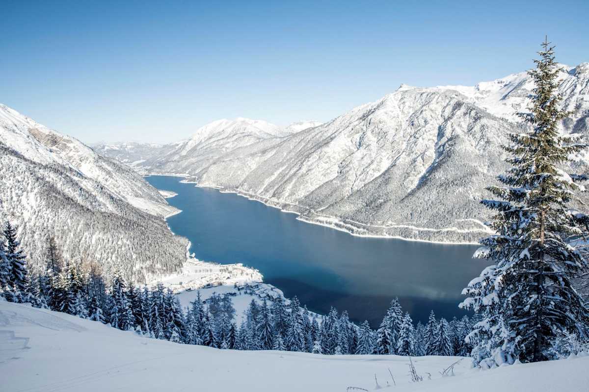 Blick von oben auf den Achensee