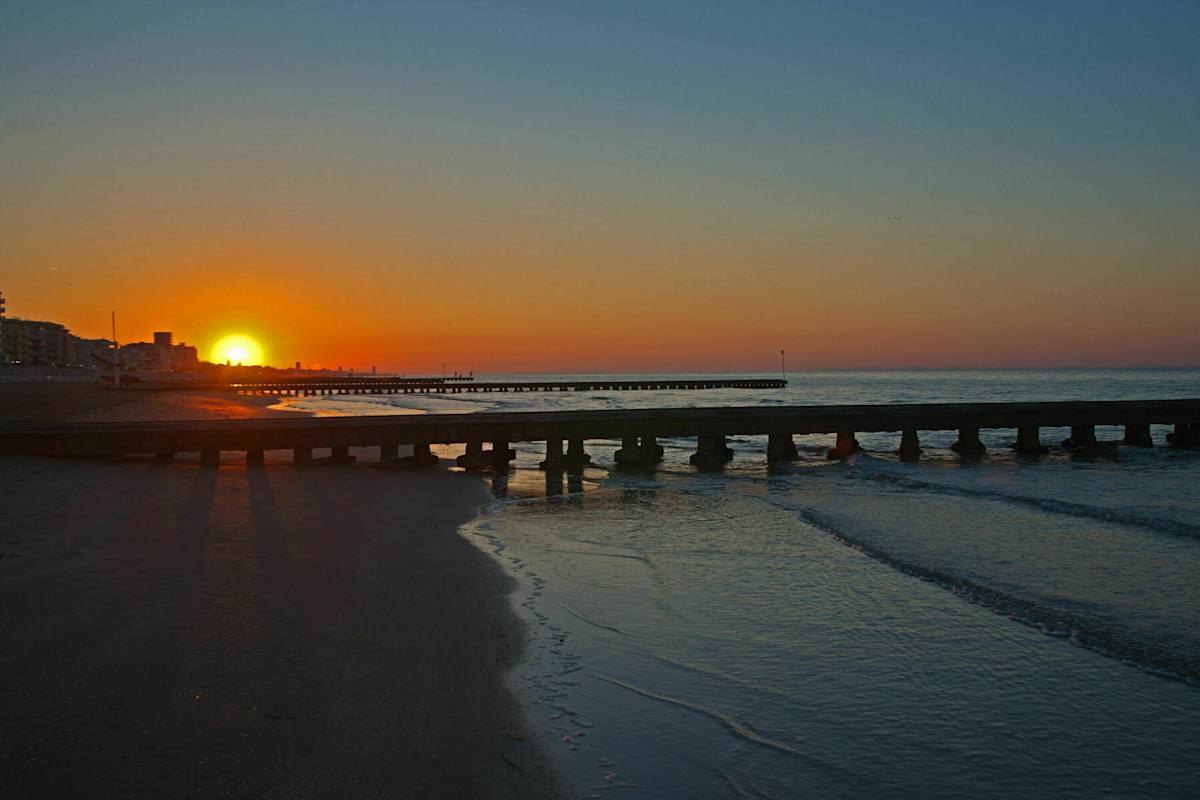 Adria in Italien: Sonnenaufgang am Strand von Jesolo