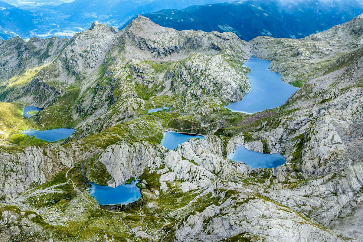Gebirge mit zehn Spronser Seen