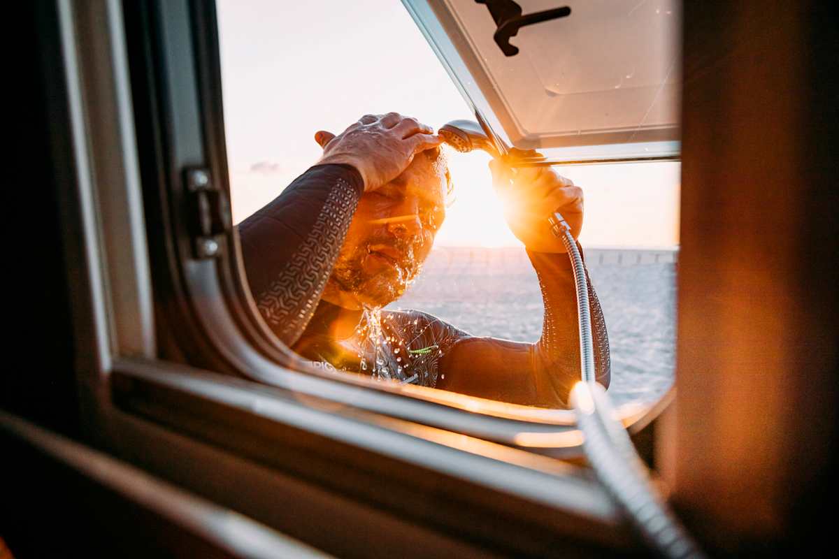 Wieso nicht die Kraft der Sonne nutzen, um warmes Wasser und Strom zu erzeugen?