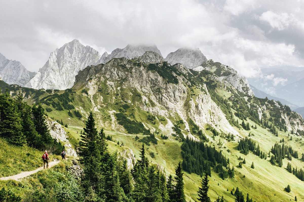 Berglandschaft mit Wanderweg