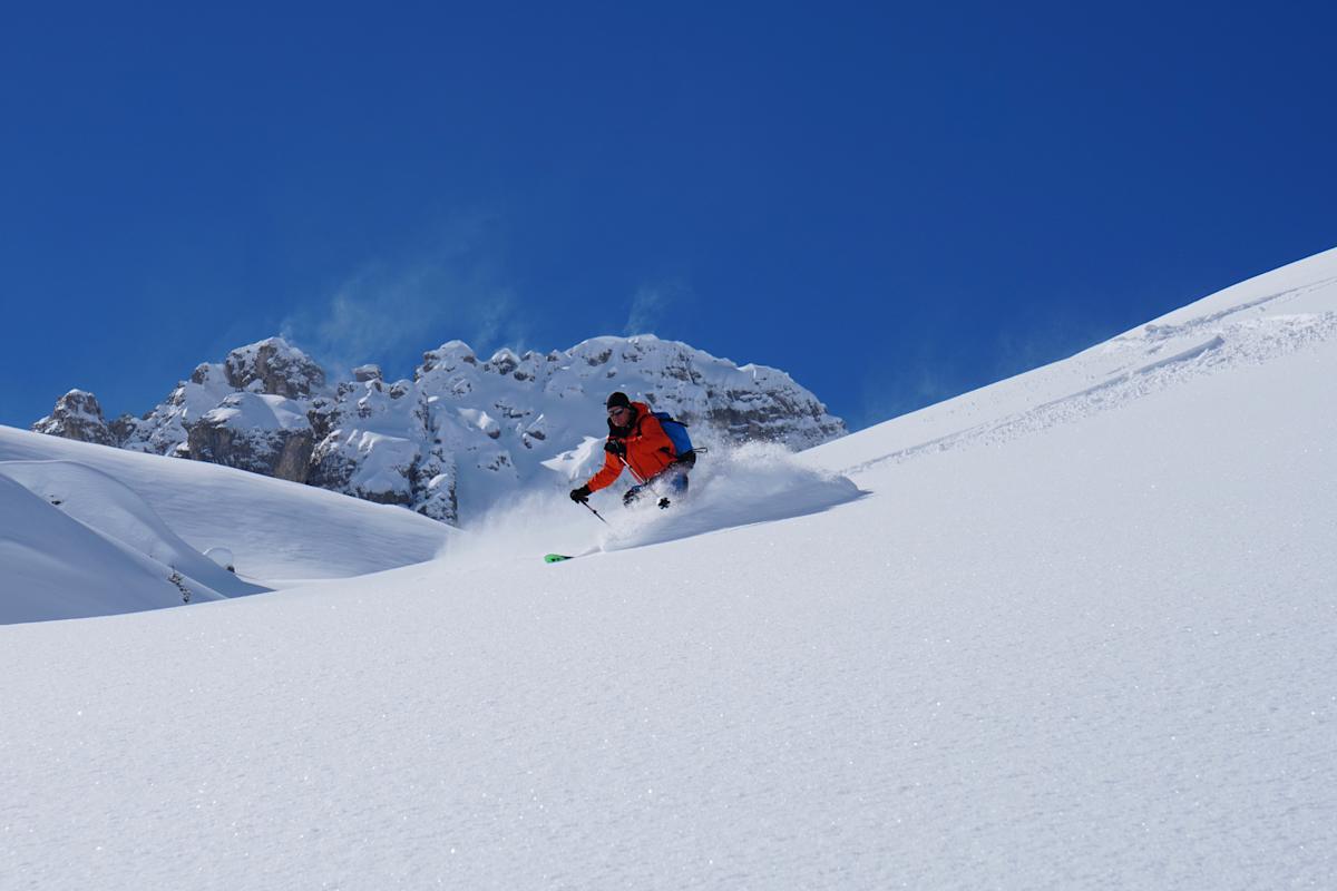 Bombenfest in der Abfahrt: Freeriden mit dem Cochise 130 DYN von Tecnica