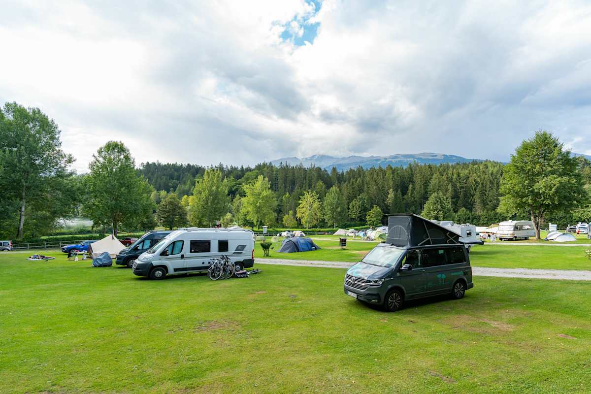 Van von Roadsurfer am Camping Seewiese
