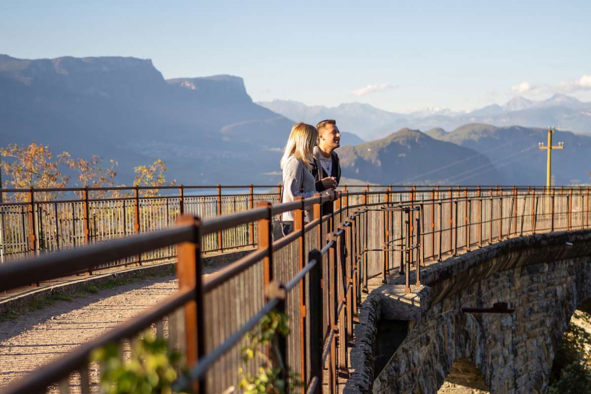 Über Stock und Stein, Brücken und Berge: Der Schwarz-Weiß-Weg überzeugt mit seiner Vielfalt an Routen und Schwierigkeitslevel.