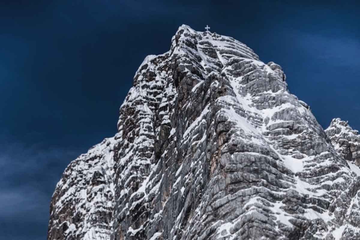 Surfen auf einer gefrorenen Welle, Dachstein Gletscher