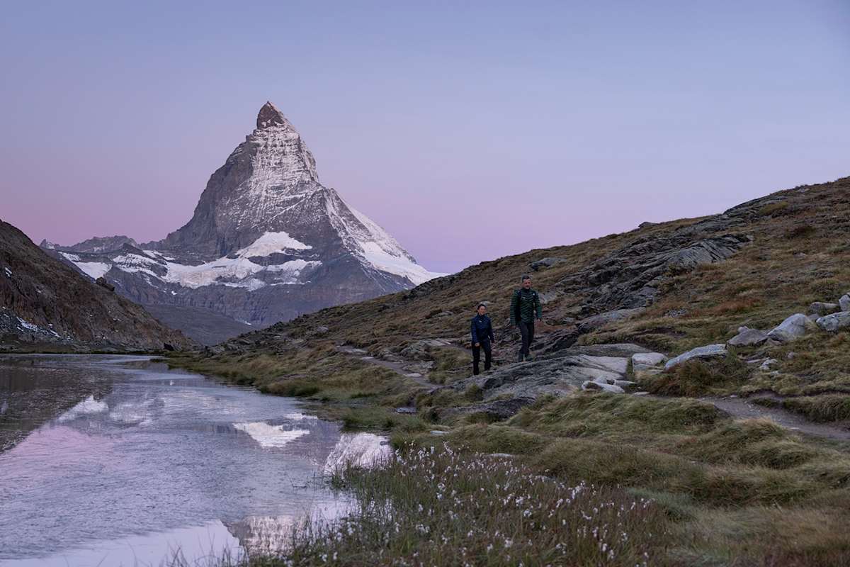 Das Matterhorn im morgendlichen Schimmer, kurz vor dem Sonnenaufgang.