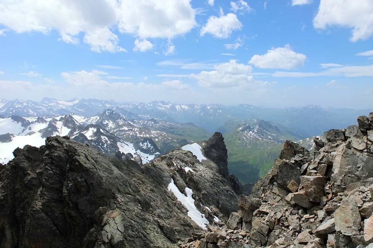 Gipfelblick vom Patteriol ins Verwall