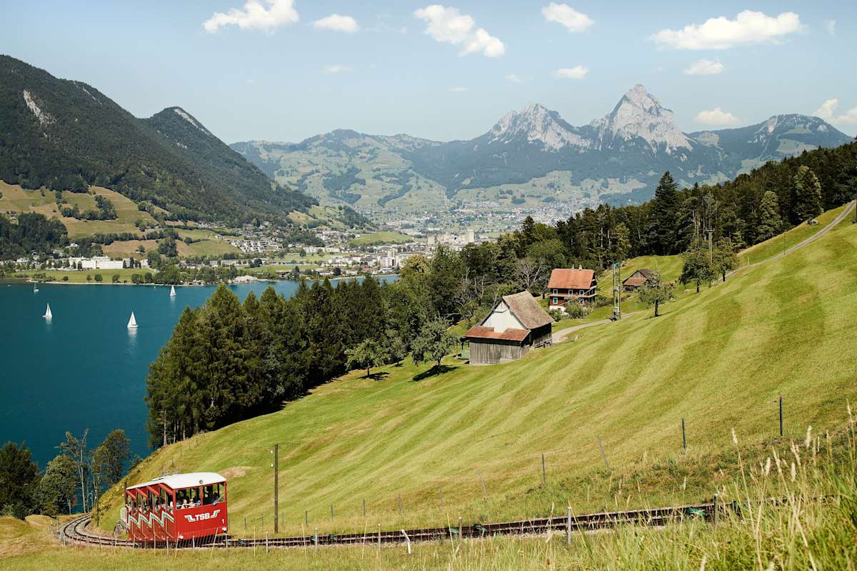 Der Vierwaldstättersee und die Mythen im Hintergrund.
