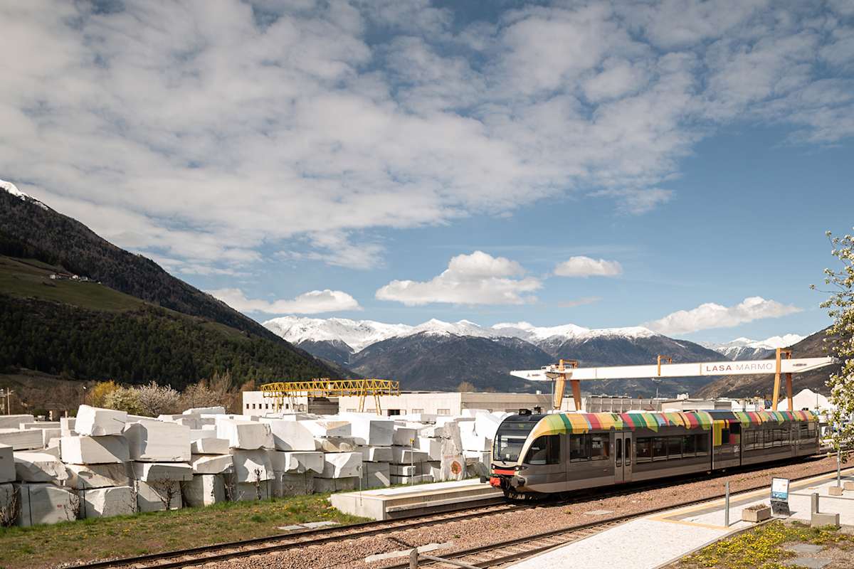 Ob Bus oder Bahn: Mit der VinschgauCard fährt man entspannt und kostenlos durch Südtirol.