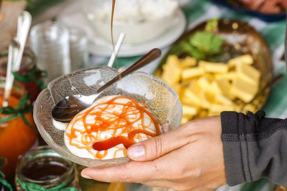 Frühstücksbuffet auf der Hütte.