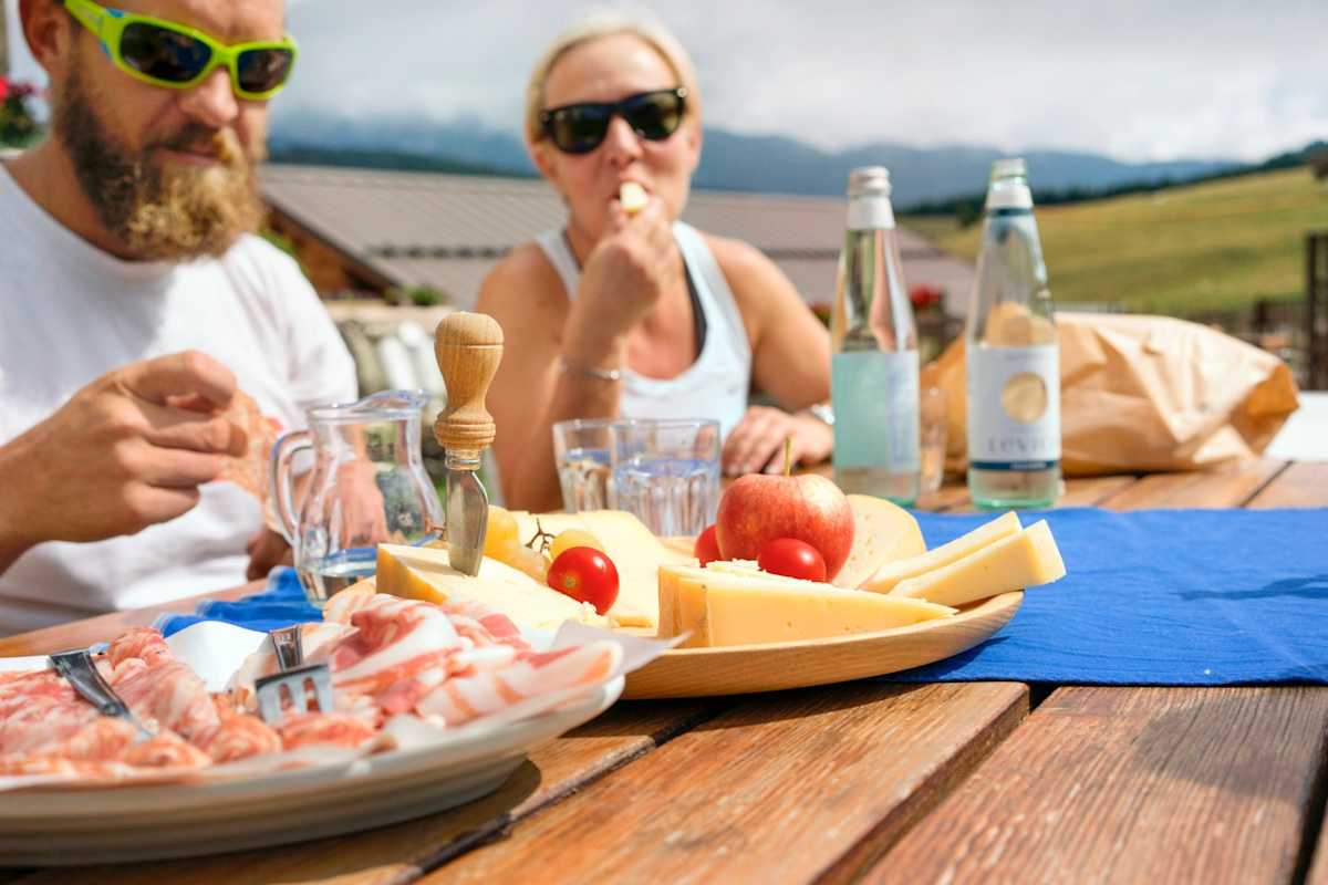 Brettljause auf der Alm